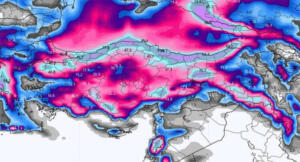 Cuma günü İstanbul’u etkilemeye başlayacak olan soğuk hava dalgası tahminlere göre uzun süreli olacak. Pazar günü İstanbul yeni sistemin ilk kar yağışını alacak, hava sıcaklıklarındaki düşüş ve kar yağışı İstanbul’da 20 Şubat’a aralıklarla kadar sürecek.