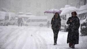 Son dakika haberine göre; Meteoroloji'den yapılan son açıklamaya göre Türkiye önümüzdeki hafta başından itibaren yeni bir soğuk hava dalgasına giriyor. Pazartesi doğu bölgelerinde başlayacak kar yağışı salı ve çarşamba gününe kadar yurdun büyük bir bölümünde etkisini gösterecek.
