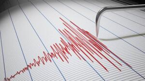 JEOFİZİK Yüksek Mühendisi Prof. Dr. Övgün Ahmet Ercan, Marmara Bölgesi’nde büyük depremin Tekirdağ’da olacağını iddia etti. Ercan, "Kimse Tekirdağ depreminden söz etmiyor herkes İstanbul diyor. Oysaki büyük deprem Tekirdağ’da olacak. Marmara Ereğlisi’nin beklediği depremin yıkım kuvveti de 9 olacaktır. İstanbul’da beklenen depremde açığa çıkacak güç 4,3 atom bombası gücünde olacak ama Marmara Ereğlisi’nde olacak olan depremde açığa çıkacak güç ise 24 atom bombasına eş değer olacaktır” dedi. Jeofizik Yüksek Mühendisi Prof. Dr. Övgün Ahmet Ercan, Tekirdağ’ın Marmara Ereğlisi ilçe Belediyesi’nin düzenlediği, 'Deprem her an kapımızda’ konulu panele katıldı. 