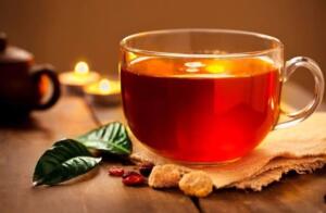 Çay içmek: Fazla yedikten sonra, çoğu zaman tatlıyla birlikte çay da içeriz. Bu kulağa hoş gelse de aslında, Diyet Rehberi Komite’sinin organizatörü, Dr. D.Raghunatha Rao’ya göre, çayın, yemekten bir saat önce ve sonra uzak durulması gerektiğini söylemiştir. Sebebi ise, çayın içinde, demir emilmesine engel olan mazı tozu bulunmasıdır.