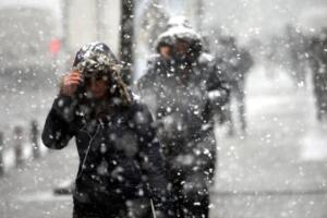 Meteoroloji, 10 Kasım hava durumu tahmin raporunda yurdun genelinde sağanak yağmur etkili olurken birçok bölgede kar yağışı bekleniyor. Öte yandan Marmara, Batı Karadeniz ve İç Anadolu'nun güneyinde kuvvetli rüzgar uyarısında bulunuldu. Meteoroloji Genel Müdürlüğü tarafından yapılan son değerlendirmelere göre; Yurdun kuzey, iç ve doğu kesimlerinin parçalı ve çok bulutlu, Marmara'nın doğusu, Karadeniz, İç Anadolu'nun doğusu, Doğu Anadolu'nun kuzeyi, Kahramanmaraş, Malatya ve Van çevreleri ile Adana ve Mersin'in kuzey kesimlerinin yağışlı, diğer yerlerin az bulutlu ve açık geçeceği tahmin ediliyor.