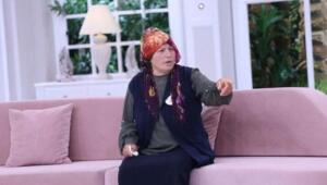 Esra Erol'un programına eşini bulmak için çıkan Ayşe İpek isimli kadın ilk kocasını oğlunun öldürdüğünü itiraf ederken yeni açıklamasıyla da herkesi şaşkına çevirdi.