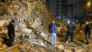 Saat 04.17’de Kahramanmaraş’ın Pazarcık ilçesinde 7.4 büyüklüğünde deprem meydana geldi. AFAD’dan yapılan açıklamaya göre deprem yerin 7 kilometre altında gerçekleşti.
