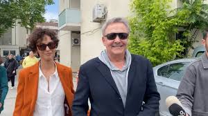 Milletvekili adayı olmasıyla adından söz ettiren oyuncu Mehmet Aslantuğ ve Arzum Onan 27 yıllık evliliklerini sonlandırma kararı aldı. Arzum Onan'ın açtığı boşanma davası, Beykoz 1. Aile Mahkemesi'nde görüldü. Çift boşanma davasına el ele gelerek dikkat çekti.