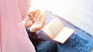 Allah'ım, sen bağışlayan ve esirgeyensin. Bu mübarek gece hürmetine, Hazreti Peygamber ve tüm nebilerin yüzü suyu hürmetine, bizi bağışla. Kötülüklerden, şerden esirge. Hayırlı olandan bize de nasip et. Ya Rabbi. Sen gören ve işitensin.' Amin.