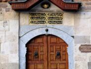 Mevlana Celaleddin Rumi’ nin türbesinin Kapısında ne yazıyor …?