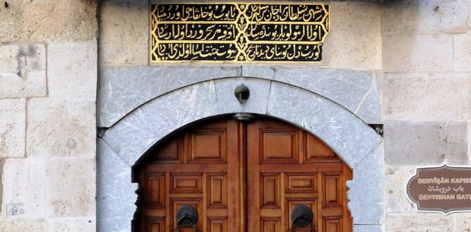 Mevlana Celaleddin Rumi’ nin türbesinin Kapısında ne yazıyor …?