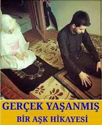 EVLENDİKLERİ GÜNÜN SABAHINDA İKİSİDE ÖLDÜ...
. (MUTLAKA OKUYALIM)
Peygamber Efendimizin zamanında Hifa Hatun
isminde biri sahabe annemiz vardı. Bu hanım
sahabe çok ama çok güzeldi. Onunla
evlenebilmek için bir çok sahabe kese kese
altın yollar, kimi develer hediye ederdi ama
Hifa Hatun hiç birini kabul etmezdi. Bir gün
Hifa Hatun, Peygamber Efendimize (s.a.v);
"Ey Allah'ın Resulü bana öyle bir ibadet
buyurun ki Allah'ın rızasını kazanayım." der.
Hifa Hatun Peygamber Efendimizden namaz
veya oruç gibi şeyler beklerken Peygamber
Efendimiz (s.a.v);
"Ey Hifa! Bekâr insanın imanı yarımdır, sen
evlen ki imanın tamam olsun" buyurur. Hifa
Hatun;
"Ey Allah'ın Resulü ben yalnız Allah rızası için
evlenirim o zaman evleneceğim kişiyi de siz
belirleyin" der.
Orada bulunanlar merakla bakarak acaba
Peygamber Efendimiz kimi seçecek, Hifa
Hatunla kimin evlenmesini isteyecek diye
düşünürler. Peygamber (s.a.v);
"Yarın sabah namazına ilk gelenle Hifa Hatunu
evlendireceğim" der.
Onunla evlenmek isteyenler sabah ilk ben
mescide gideceğim hatta bazıları acaba
uyumasam da sabah ilk ben mi gitsem diye
içlerinden geçirirler. Öte yandan adı Suheyf
olan bir sahabe de vardır. Bu sahabe ise
parası olmadığı hatta başını sokacak bir evi
bile olmadığı için hiç böyle bir niyete dâhil
olmaz. Suheyf (r.a), nerede yemek bulursa
orada yemek yer nerede uykusu gelse orada
uyur, devamlı Allah Teâlâ'ya ibadetle meşgul
olurdu. Kendisini Hifa Hatuna asla layık
görmez. Allah Teâlâ'nın takdirine bakın ki Hifa
Hatunla evlenmek için niyetlenen her
sahabenin uykusu gelir ve hepsi uykuda kalır.
Mescide ilk giden ise Suheyf (r.a) olur. Namaz
kılındıktan sonra Efendimiz (s.a.v) Hifa
Hatunu çağırtıp;
"Seni Suheyf ile evlendirmek istiyorum" der ve
Suheyf'e dönerek;
"Sen hanımına mehir olarak ne verebilirsin?"
buyurur.
Suheyf (r.a) her iki elini açıp;
"Ey Allah'ın Resulü benim bir şeyim yok ki.."
diyecekken Hifa Hatun, Suheyf (r.a) diğer
sahabelerin içinde mahcup olmasın diye bir
kese içerisinde ona altın vererek bunu mehiri
olarak vermesini söyler. Daha sonra
evlendikleri ilk gün Suheyf (r.a), hanımı Hifa
Hatuna der ki;
"Ey Hifa! Sen benimle sadece Allah (c.c) rızası
için evlendin. Bu nedenle sen sabretmek,
bende senin gibi müslüman ve dinine sadık
biri ile evlendiğim için şükretmek zorundayım.
Gel iyisi mi biz seninle bu ilk gecemizi ibadetle
geçirelim" der.
Sabaha kadar ibadet ederler her secde de
gözyaşı dökerler. Sabah olunca Suheyf (r.a)
mescide gider. Namazdan sonra Peygamber
Efendimiz (s.a.v);
"Ey Suheyf, gece ne yaptığınızı sen mi
anlatırsın yoksa ben mi anlatayım?" buyurur.
Suheyf (r.a) ise;
"Allah ve Resulü daha iyi bilir" der.
Rasulullah (s.a.v);
"Sizin gece ki halinizden dolayı Allah (c.c)
sizin tüm günahlarınızı affetti." der.
Bunun üzerine Suheyf (r.a);
"Ey Allah Resulü, ne olur bana dua edin de o
halde ben bir daha günah işlemeden Allah
(c.c) benim ruhumu alsın" der ve oracıkta
ruhunu Rahman'a teslim eder. Bu olay üzerine
sahabeler;
"Ey Allah'ın Resulü, gece onların hali nasıldı?"
diye merakla sorarlar.
Peygamber (s.a.v) buyururlar ki;
"Onlar bütün gecelerini Allah için ibadetle
geçirdiler."
Orada bulunanlar şaşırınca Efendimiz (s.a.v);
"Size şaşıracağınız bir haber daha vereyim
mi? Az önce Hifa Hatun da evde vefat etti."
der.."