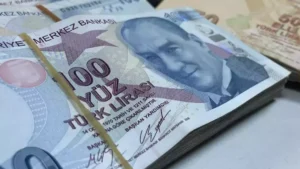Artık Rahatlıkla Tespit Edilebiliyor
SGK'nın teknolojik altyapısı sayesinde haksız yere çift maaş alan kişiler artık rahatlıkla tespit edilebiliyor. Veri analitiği tüm ödeme kayıtlarını detaylı bir şekilde analiz ederken, yapay zeka yardımıyla hatalı ödeme ihtimalleri değerlendirilip denetim süreçleri hızlandırılabiliyor. Tüm bu sistemler sayesinde hatalı ödemelerin yanı sıra potansiyel suistimal durumları belirlenmiş oluyor. 