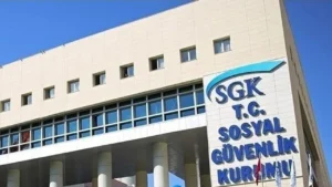 SGK tarafından vatandaşlara dul ve yetim maaşları adil bir şekilde dağıtılırken, bu süreçte bazı kişilerin farklı yollarla birden fazla maaş alıp haksız kazanç sağladıkları tespit ediliyor. SGK'nın yeni teknolojik altyapısı sayesinde bu sahtekarlıklar daha rahat belirlenirken, haksız kazanç elde edilen tüm maaşlar kesiliyor. Ardından alınan fazla tutar yasal faizle birlikte tahsil ediliyor ve bilinçli olarak yapılan usulsüzlüklerde yasal işlem başlatılıyor.