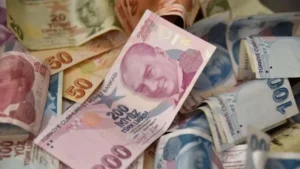 Aydın’da 2020–2023 arasında engelli raporuyla erken emekli olan yaklaşık 1.500 kişi SGK tarafından yeniden incelemeye alındı. İncelemede 800 kişinin sahte ya da usulsüz raporla emekli olduğu tespit edilerek emeklilikleri iptal edildi, ödenen maaşların geri alınması için işlem başlatıldı.