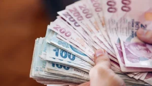 Temmuz zammı yüzde 18'e yaklaşabilir
Ekonomistlerin ve piyasa uzmanlarının tahminlerine göre Haziran ayı enflasyonunun da eklenmesiyle birlikte Temmuz ayında emekli maaşlarına yapılacak artışın yüzde 18 seviyelerine ulaşabileceği değerlendiriliyor.